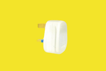 13A RECTANGLE PIN PLUG WITH FUSE(OBTAIN KITEMARK C